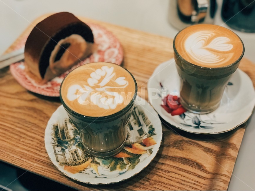 티라미수롤,플랫화이트,카페,음료,모닝커피,커피,카페,coffee,cafe,감성,sensible,feeling