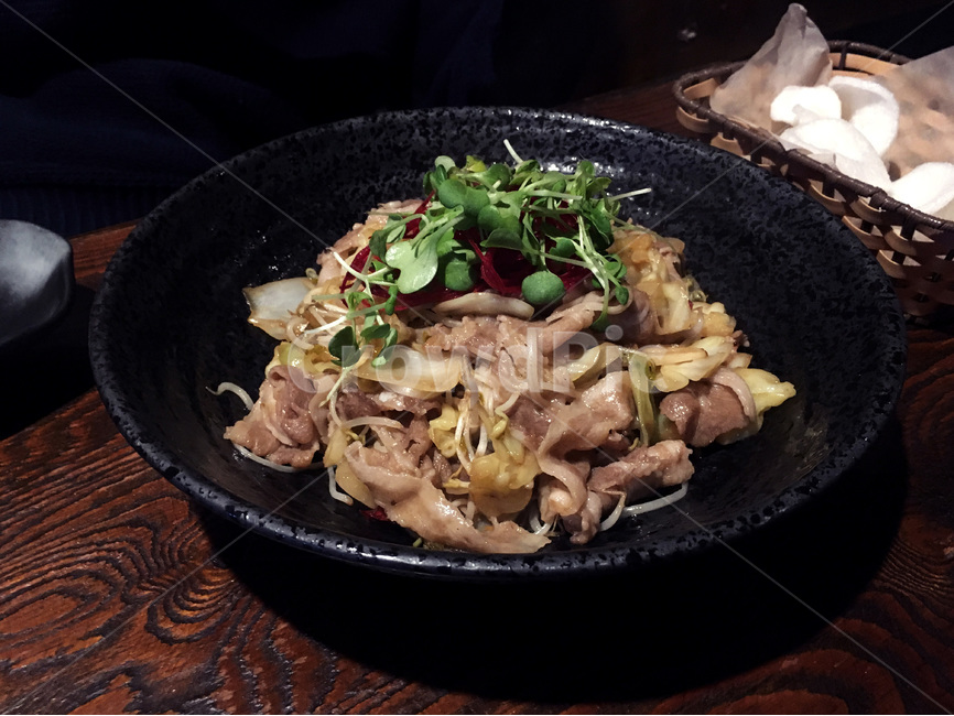 삼겹살,숙주볶음,돼지고기,이자카야,일본안주,일본,술안주,안주,음식,식재료,요리,food,cook,meal,dishes,food reserves,육류,고기,meat,일식,일본음식,일본요리,Japanese food,Japanese dishes,Japanese meal,Japanese cook,디저트,간식,후식,dessert,snack
