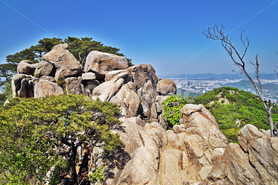 관악산,바위,기암괴석,능선,산,서울도심,등산,자연,풍경,nature,landscape,한국자연풍경,한국자연경관,korea nature landscape,도시,city,한국도시풍경,한국도시경관,korea cityscape,cliff,낭떠러지,outdoors,옥외