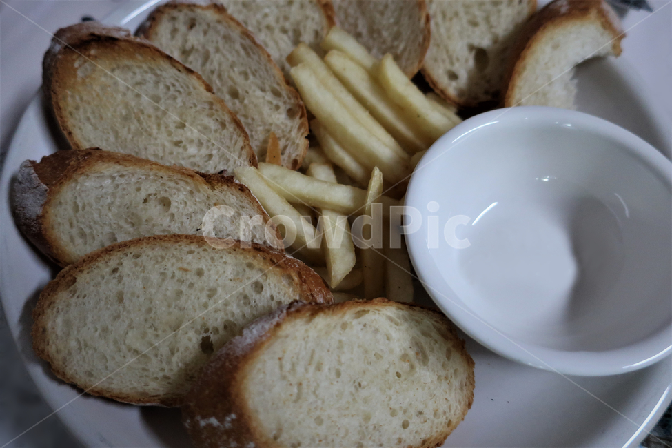 마늘빵,갈릭,브레드,프랑스,빵,바게트,포테이토,후렌치후라이,감자튀김,접시,음식,식재료,요리,food,cook,meal,dishes,food reserves