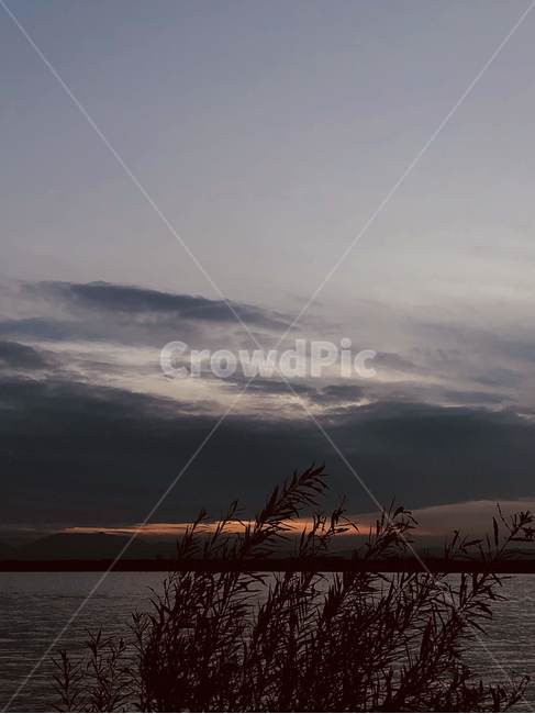 해질녘,저녁,푸른하늘,강,풍경,landscape,nature,그림자,shadow,sunset,night,blue,sense,sensible,감성,감성사진,하늘,구름,sky,clouds