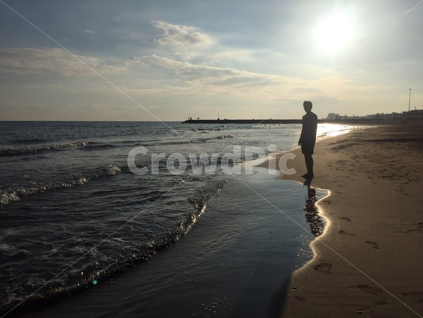 해변,남자,역광,스페인,따듯함,시체스해변,가을바다,여행,spain,beach,추억,light