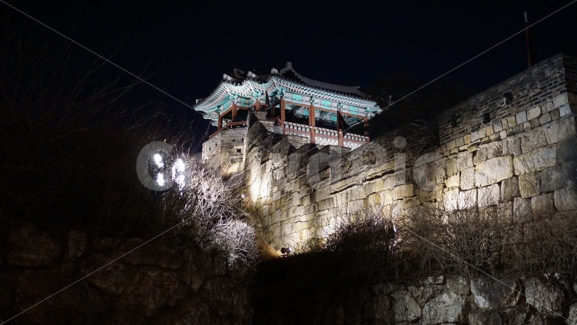 수원성,조선,한국,전통,성벽,기와,한옥,야경,조명,풀,밤,어둠,문화,역사,정조,성,나무,언덕,고개,밤하늘,하늘,성곽,건축,벽돌,문화재,유적지,유적,유네스코세계문화유산,한국적인,한국문화,한국역사,히스토리,history,culture,castle,전쟁,방어,조선시대,과거,옛날,korea,snap,snpshot,스냅,스냅사진,스넵,스넵사진,감성,감성사진,힐링,힐링사진,경치,풍경,landscape,자연,nature,정조대왕,다산정약용,다산,정약용,캐슬,고성,전각,한국전통,야경,밤,풍경,nightscape,night,landscape,랜드마크,landmark,tourist attraction,한국전통,한국문화,korean traditional,korean culture,architecture,건축물,building,건물,shrine,신사,worship,예배