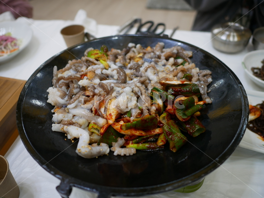 낚지,낚지볶음,횟집,반찬,빨간,고추,매운,음식,식재료,요리,food,cook,meal,dishes,food reserves,한식,한국음식,한국요리,korean food,korean dishes,korean meal,korean cook