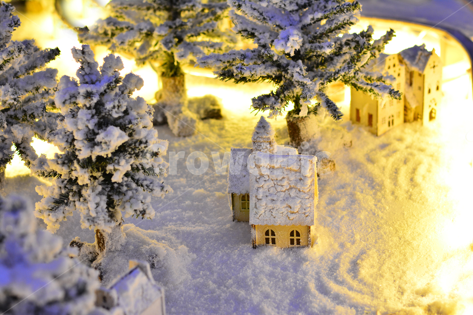 미니어쳐,크리스마스,겨울풍경,장식물,데코레이션,년말장식,설경,겨울,winter,snow,눈,이국적풍경,따스한,조명,라이트,명암,christmas,xmas,merrychristmas,시즌,계절,분위기,집,하우스,나무,창문,miniature,decoration,display,쇼윈도,디스플레이