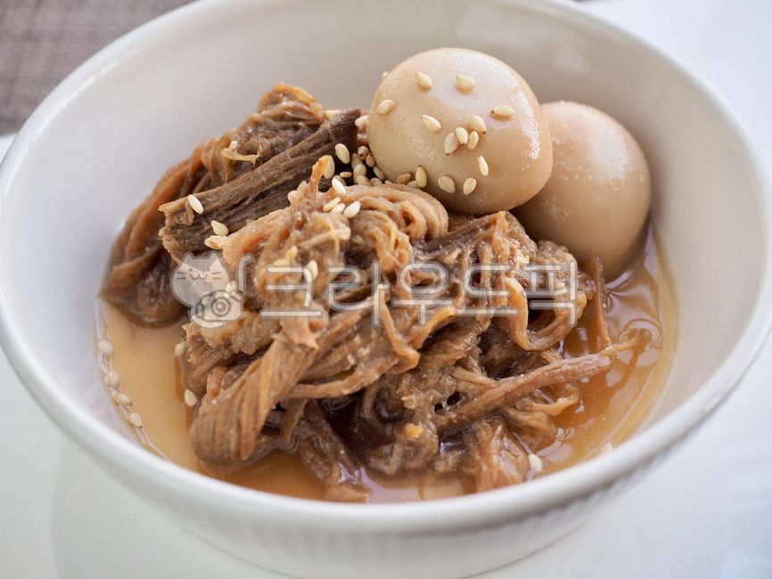 소고기,소고기장조림,장조림,한식,아시아음식,한국음식,밑반찬,간장조림,반찬,단백질,소고기간장조림,쇠고기,음식,저녁식사,고기,소스,간장,배경,식사,요리,소고기요리,beefstew,jangjorim,asianfood,koreanfood,sidedish,protein,beefsoysauce,beef,food,dinner,meat,sauce,soysauce,background,meal,cooking,beefdish,메추리알,quaileggs