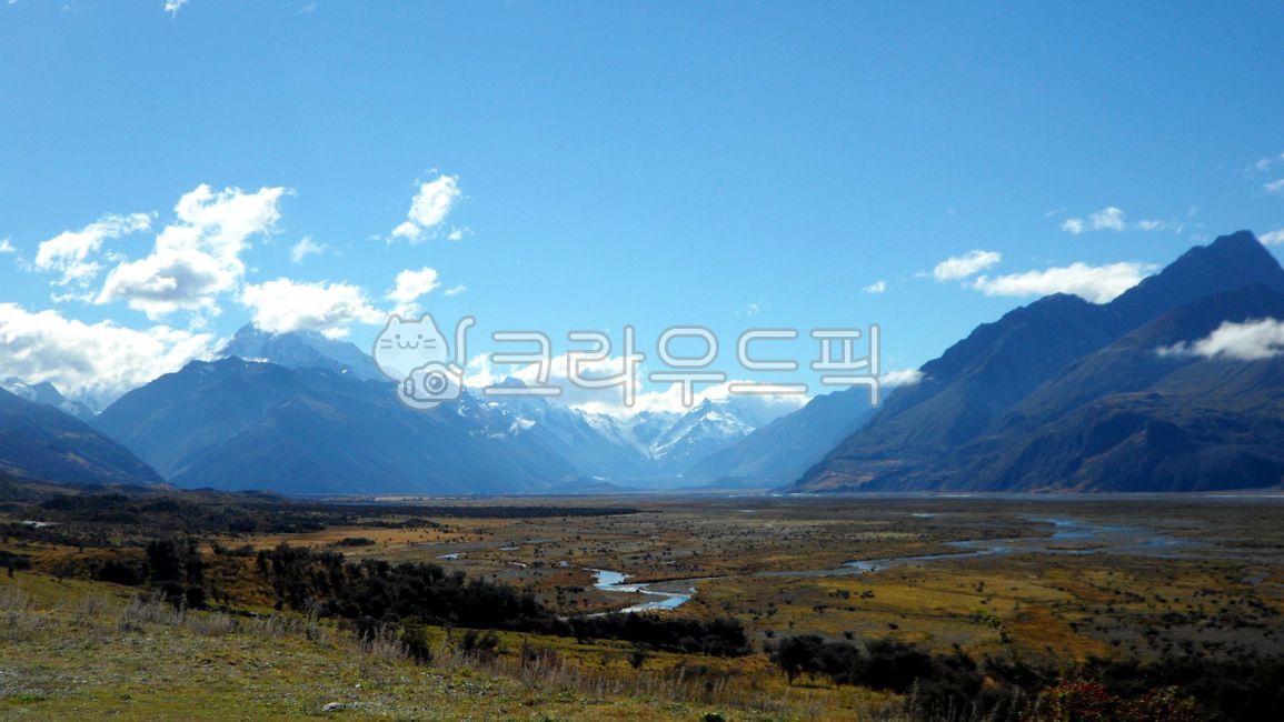 mountainrange,naturallandscape,mountainous landforms,clouds,new zealand,mountain,mountainouslandforms,cumulus,plateau,cook mountain,sky,mountain range,outdoor,hill,natural scenery,outdoors,newzealand,background,snow,south island,wilderness,valley,cookmoun