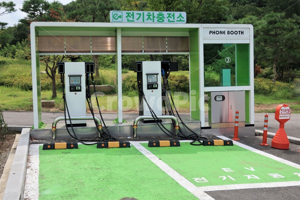 전기차,충전소,전기,충전,벽부형,커넥터,자동차,충전방식,시내,편의시설,교통,교통수단,traffic,transportation