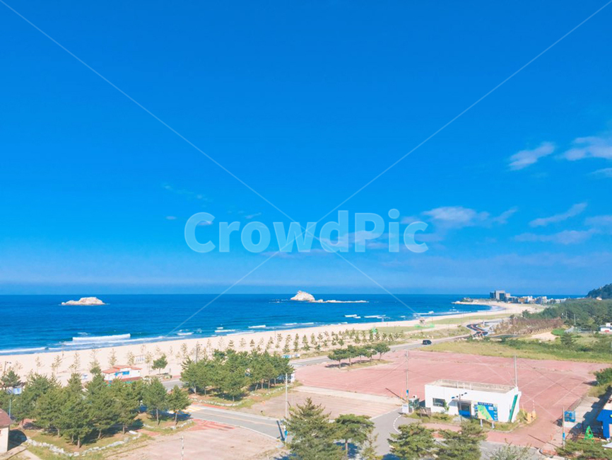 파란,바다,하늘,바닷가,여름,자연,풍경,nature,landscape,sea,outdoors,옥외,ocean,대양,water,물,shoreline,해안선,land,땅,coast,연안,beach