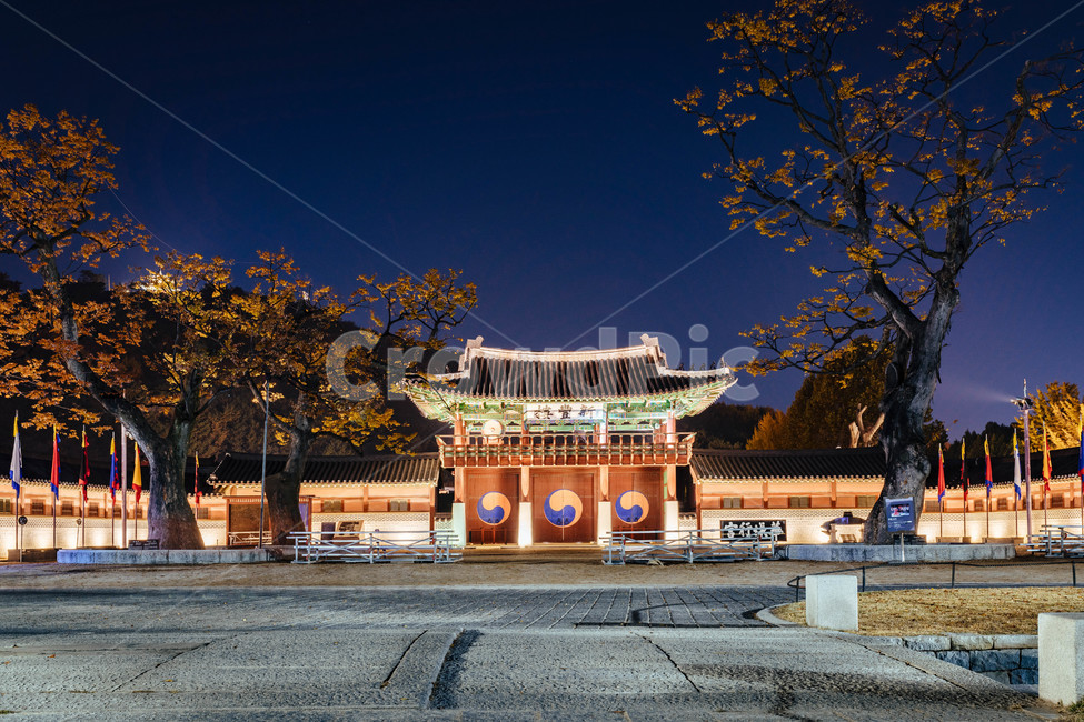 수원,수원화성,야경,풍경,전통,야경,밤,풍경,nightscape,night,landscape,한국전통,한국문화,korean traditional,korean culture,랜드마크,landmark,tourist attraction,한국랜드마크,한국관광지,한국명소,korea landmark,korea tourist attraction,architecture,건축물,building,건물,worship,예배,shrine,신사