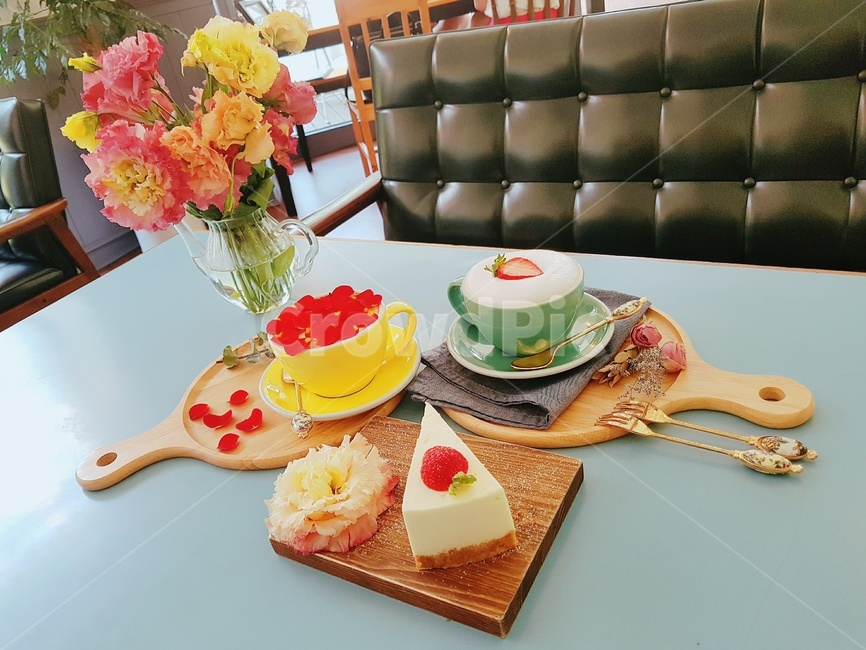 cafe,dessert,coffee,cappuccino,flower,cake,table,디저트,카페,카푸치노,꽃카페
