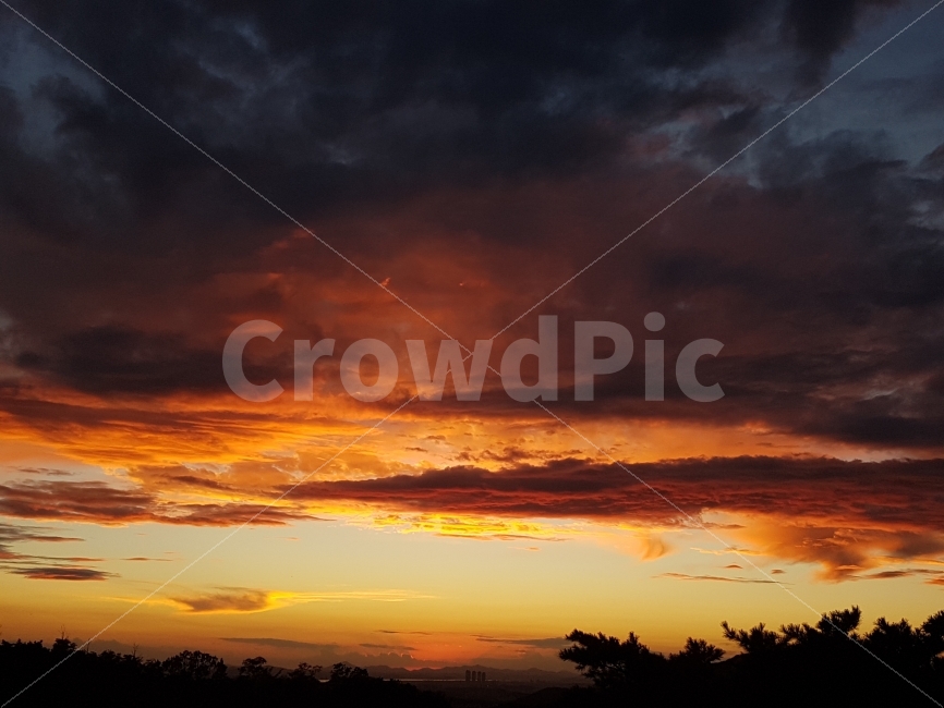 일몰,석양,구름,서울의하늘,풍경,자연,풍경,nature,landscape,outdoors,옥외,sky,하늘,dawn,새벽,sunset,dusk,황혼,red sky,붉은 하늘