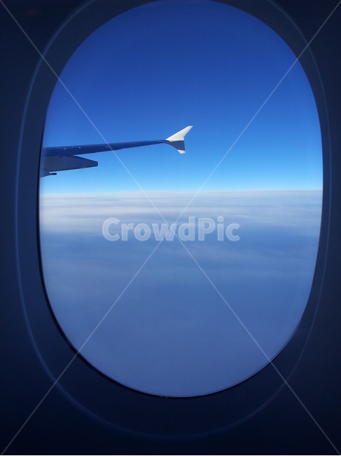 window,창문,현창,porthole,비행기밖하늘,하늘,비행기,구름