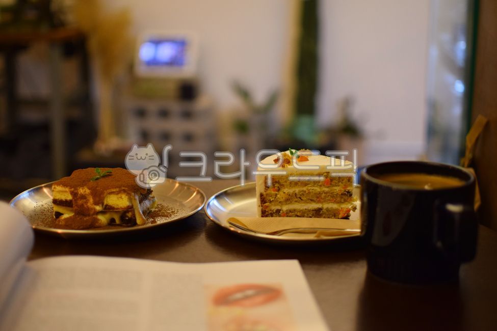 rest,food cake,tiramisu,inside,food,carrot cake,interior,cafe,dessert,coffee,Plating