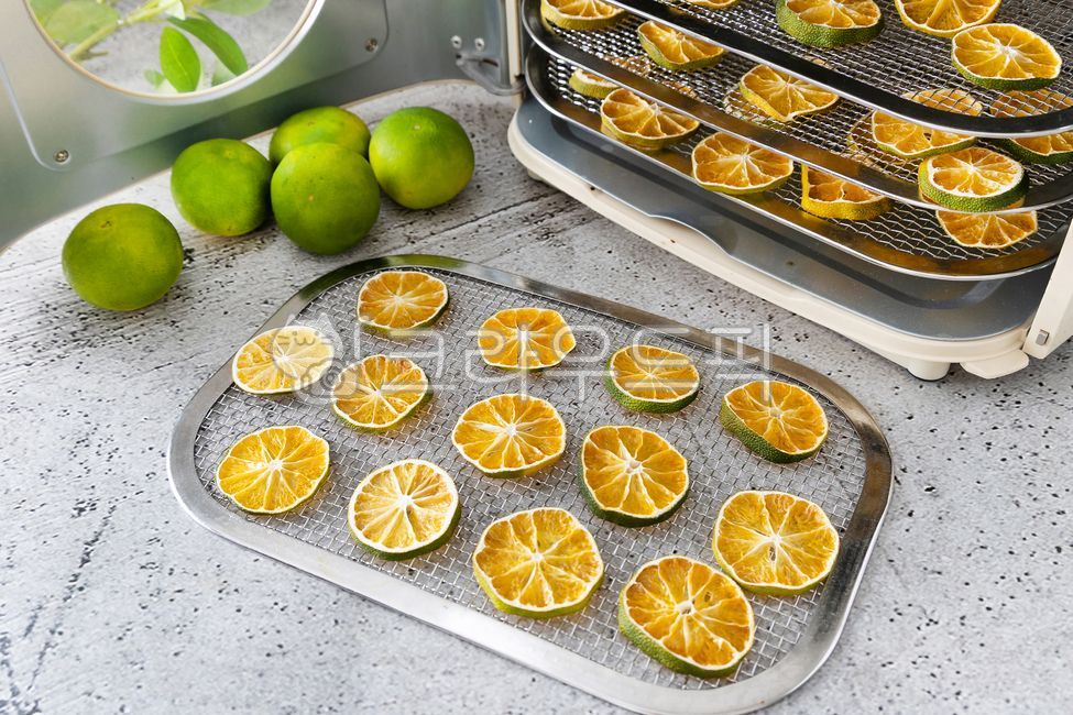 귤,청귤,귤칩,청귤칩,건조감귤,햇귤,청귤레시피,귤레시피,감귤,풋귤,초록귤,초록색,과일,제주특산물,제주도특산물,비타민,비타민c,음식,식재료,요리,food,cook,열매,fruit,식품,grapefruit,green,mandarinchip