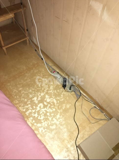 flooring,바닥,콘센트,이불,방,옥내,실내