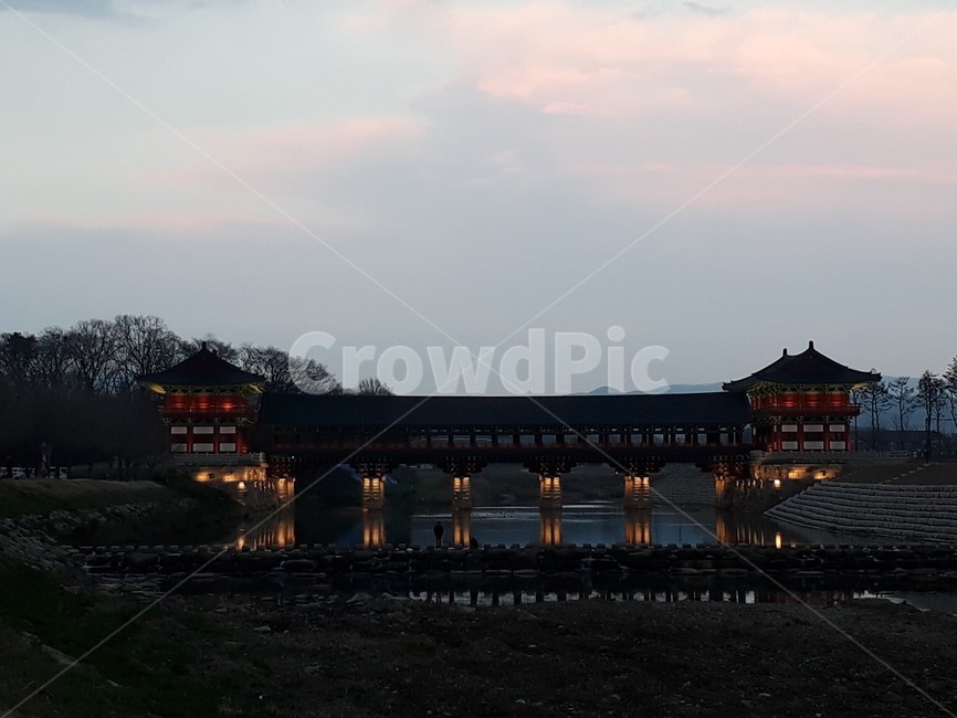 지붕,roof,밤,산,다리,tradtion,bridge,강,river,월정교,경주,gyeongju,전통,가옥,architecture,건축물,길,징검다리,돌다리,stone,stonebridge