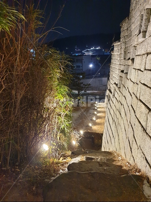 수원,화성,수원화성,화성행궁,수원역,야경,밤,풍경,nightscape,night,landscape,한국전통,한국문화,korean traditional,korean culture,건축물,건물외관,exterior,building,structure,architecture,construction