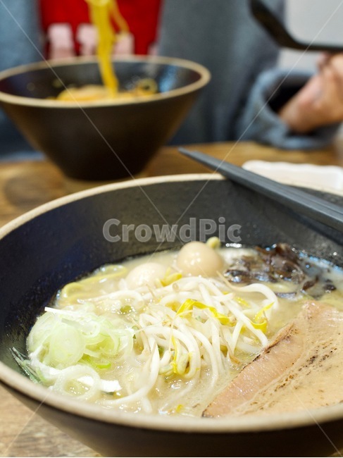 시로라멘,라멘,일본,일본음식,일본라면,라면,국물,젓가락,음식,식품,고기,국물음식,돼지고기,누들,국수,점심,점심식사,식사,음식,식재료,요리,food,cook,meal,dishes,food reserves,면류,면요리,noodles,일식,일본음식,일본요리,Japanese food,Japanese dishes,Japanese meal,Japanese cook