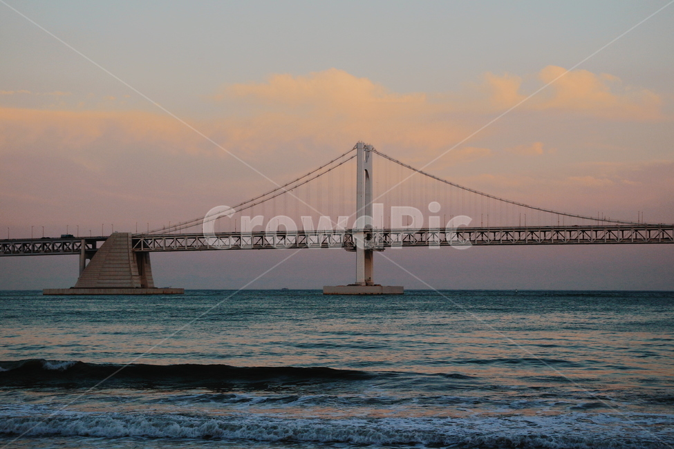 여행,광안리해수욕장,바다,가을,풍경,노을,자연,풍경,nature,landscape,한국자연풍경,한국자연경관,korea nature landscape,해변,바다,beach,sea,랜드마크,landmark,tourist attraction,한국랜드마크,한국관광지,한국명소,korea landmark,korea tourist attraction,bridge,다리,building,건물,water,물
