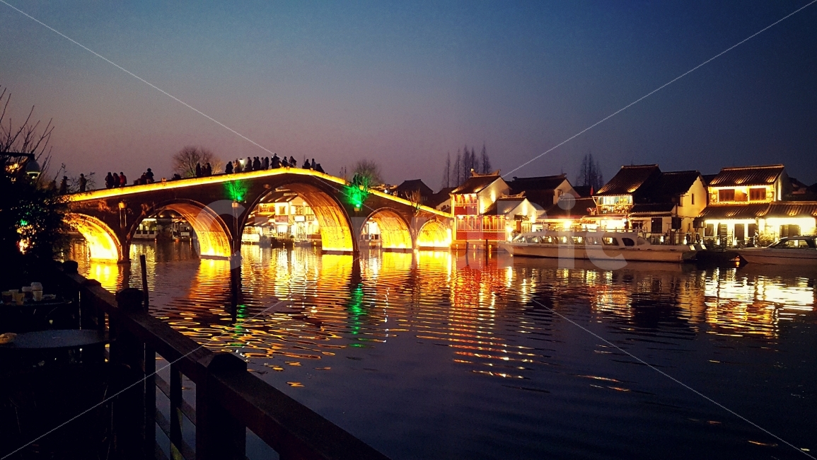 상하이,상해,주가각,수향마을,야경,다리,유람선,여행,중국,china,shanghai,zhujiajiao,travel,교통,교통수단,traffic,transportation,야경,밤,풍경,nightscape,night,landscape,해외,외국,세계,foreign,oversea,world,bridge,building,건물