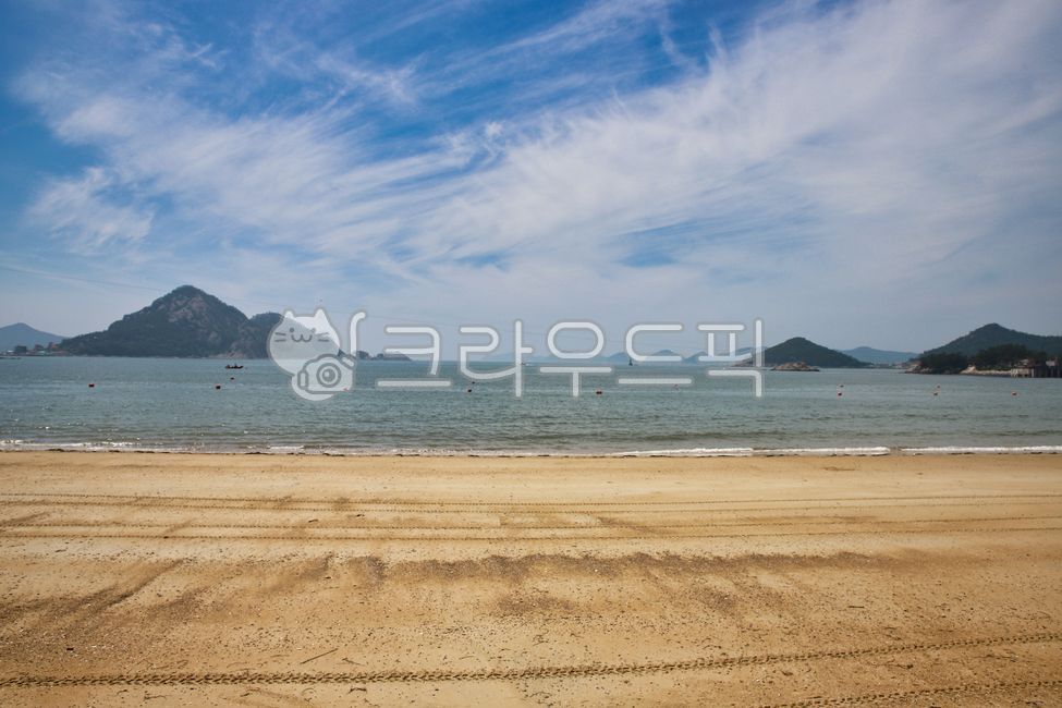 한국관광지,피서,군산,새만금,새만금간척사업,해안선,연안,ocean,sky,nature,shoreline,여름바다,해수욕장,작은항구,바다,바닷가,해변,하늘,파란하늘,바다하늘,맑은날씨,선유도,선유도해수욕장,beach,sea,land,koreasea,koreaocean,korea