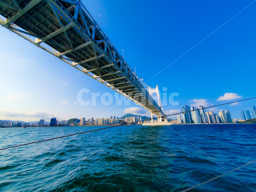 바다,sea,부산,푸름,해운대,광안리,푸른색,청량함,풍경,하늘,바닷물,바다물,자연,위대함,파란바다,수평선,해안선,ocean,water,물,nature,파도,감성,summer,계절,여름,building,건물,한국도시풍경,한국도시경관,korea cityscape