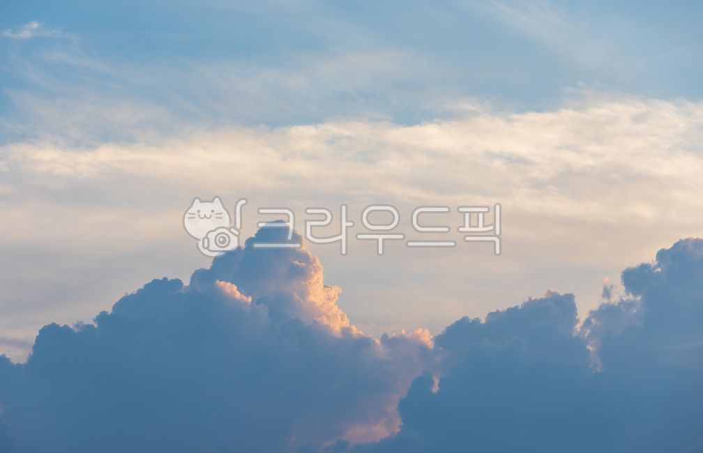 sky,nature,magnificent,clouds,sunset light,Orange,cloud,outdoor,sunlight,blue,cumulus,weather,nightfall
