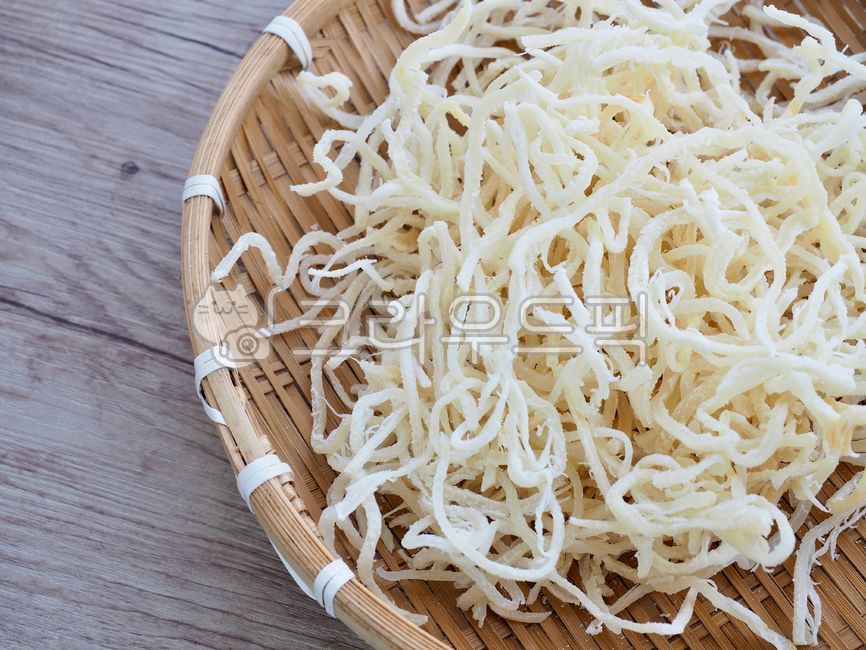 snack,cookingingredients,driedfish,squid stew,sidedish,dried squid,cooking ingredients,food,dried fish,side dish,driedsquid,processedfood,processed food,background,calamari,squid