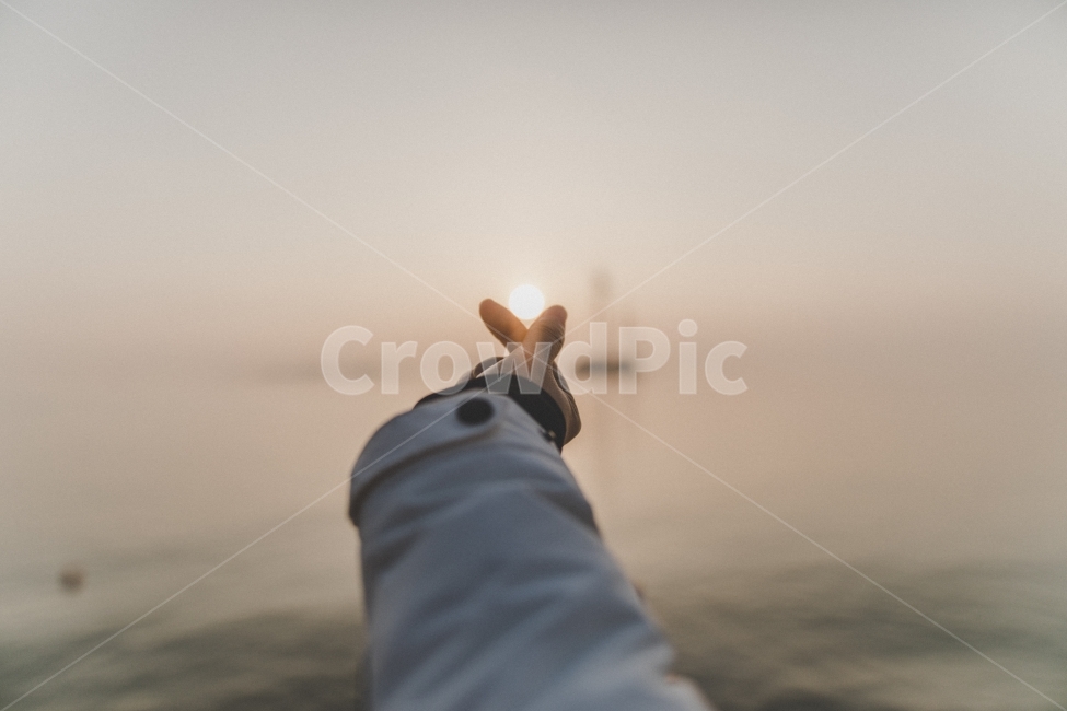 태양,일몰,노을,바다,사람,손,풍경,sun,sunset,sea,human,hand,landscape,사람,인물,인간,human,person,신체일부,몸,body,감정표현,기분,feeling,emotion,감성,sensible