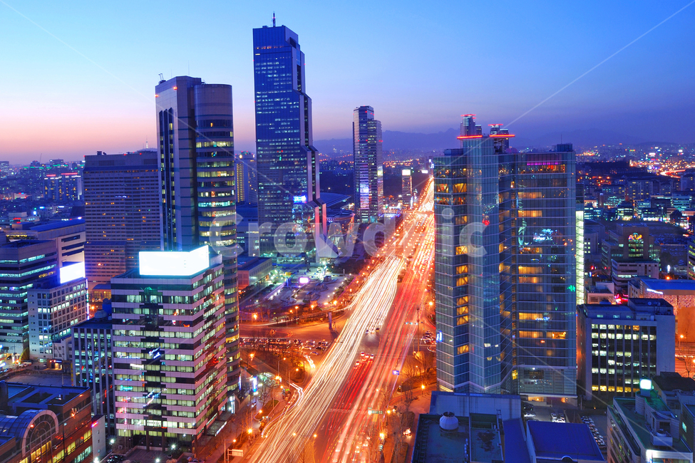 무역센터,아셈타워,코엑스,삼성동,삼성역,강남구,강남,서울,영동대로,교통,빌딩,고층빌딩,도시,도심,야경,풍경,도로,대로,교차로,타워,랜드마크,건축,건축물,유리창,오피스,회사,비지니스,비즈니스,한국,궤적,스카이라인,하늘,노을,건물,부동산,야경,밤,풍경,nightscape,night,landscape,도시,city,한국도시풍경,한국도시경관,korea cityscape,비즈니스,사업,business,service,work,road,freeway,고속 도로