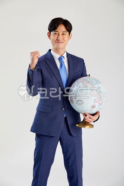 young businessman,assistant manager,office,Asian,Global,sales,globalbusiness,smile,executive,tie,white,global business,businessman,deputy,work,office worker,formal,1st place,1person,globe,dream,success,person,30s,suit,job,male,best,global,cool young man,i