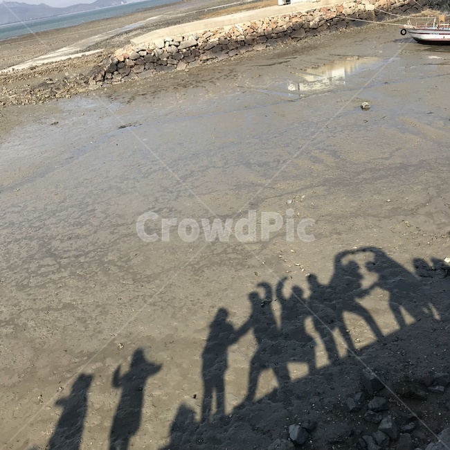 바닥,ground,그림자,갯벌,shadow,인물실루엣,사람실루엣,character silhouette,human silhouette