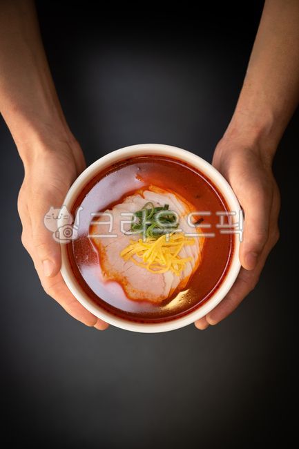 soup,Spicy soup,chef,plate,spicy,menu,bowl,food,meal,warm,dish,Pork soup and rice,Naju gomtang,Oxtail soup,cooking,Gukbap,hand