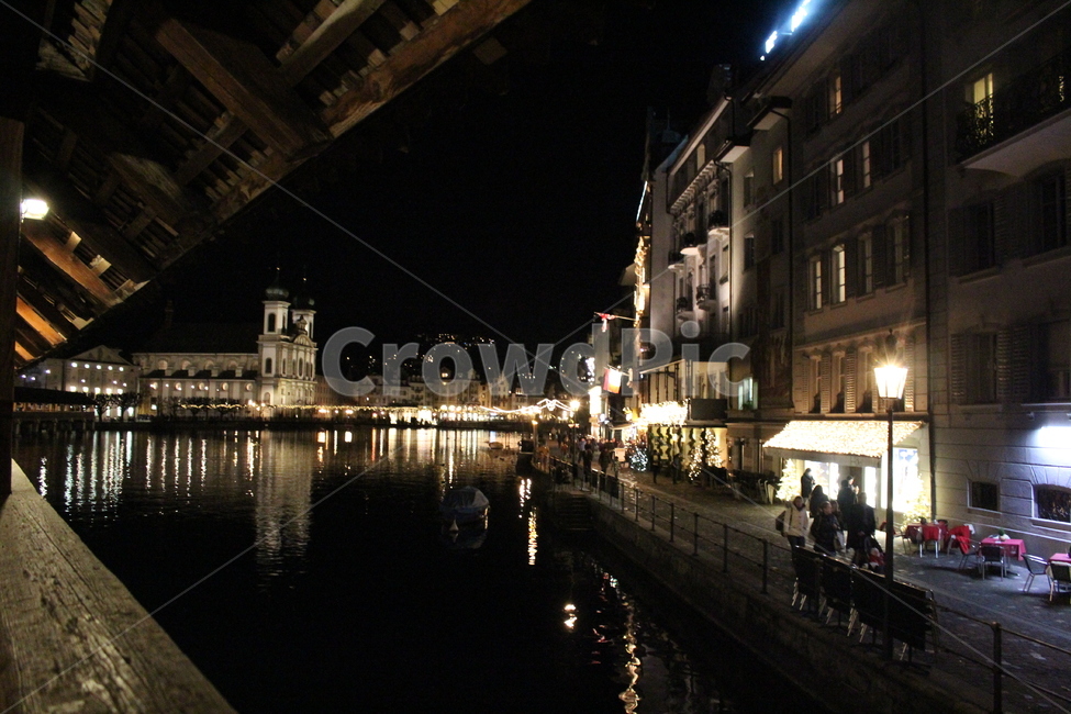 스위스,루체른,switzerland,luzern,야경,landscape,nightview,카펠교,야경,밤,풍경,nightscape,night,landscape,도시,city,해외,외국,세계,foreign,oversea,world,세계도시풍경,해외도시풍경,외국도시풍경,world cityscape,사람들,대중,군중,other people,crowd,architecture,건축물,building,건물,town,시티,urban,어반,metropolis,중심지