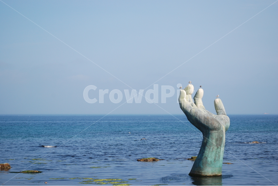 포항,동해바다,갈매기,손,조형물,자연,풍경,nature,landscape,한국자연풍경,한국자연경관,korea nature landscape,조각상,동상,석상,조형물,statue,bronze statue,stone statue,water,물,outdoors,옥외