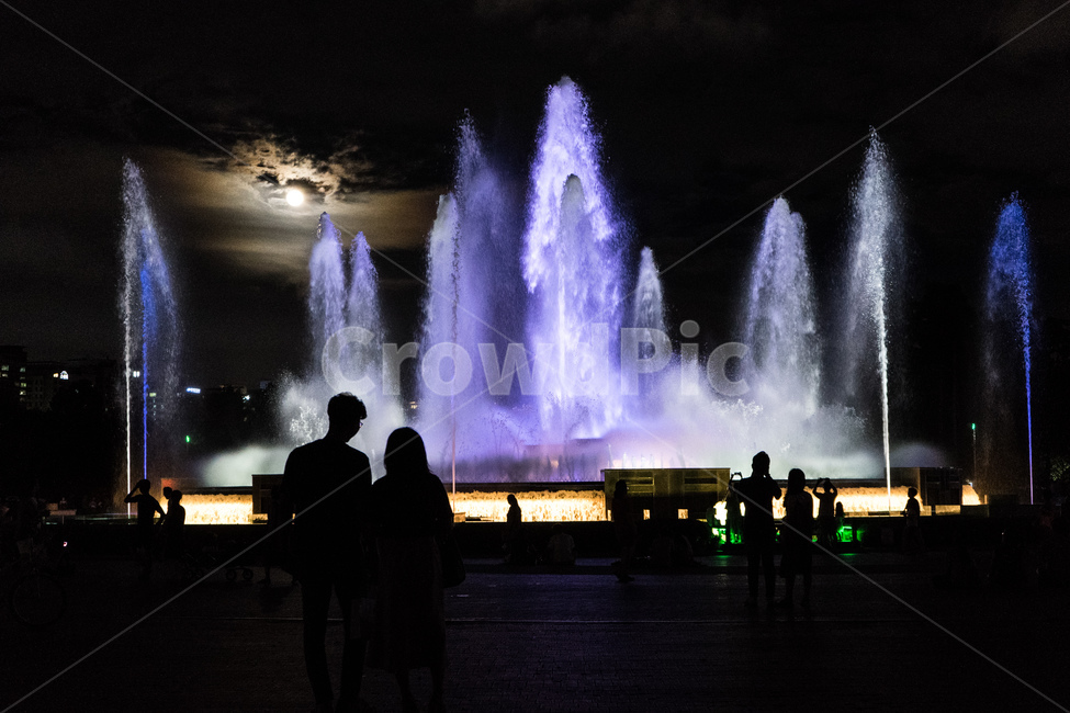 water,물,human,인간,person,사람,fountain,분수,야간,night,커플,couple,달,moon,실루엣,그림자,silhouette,shadow
