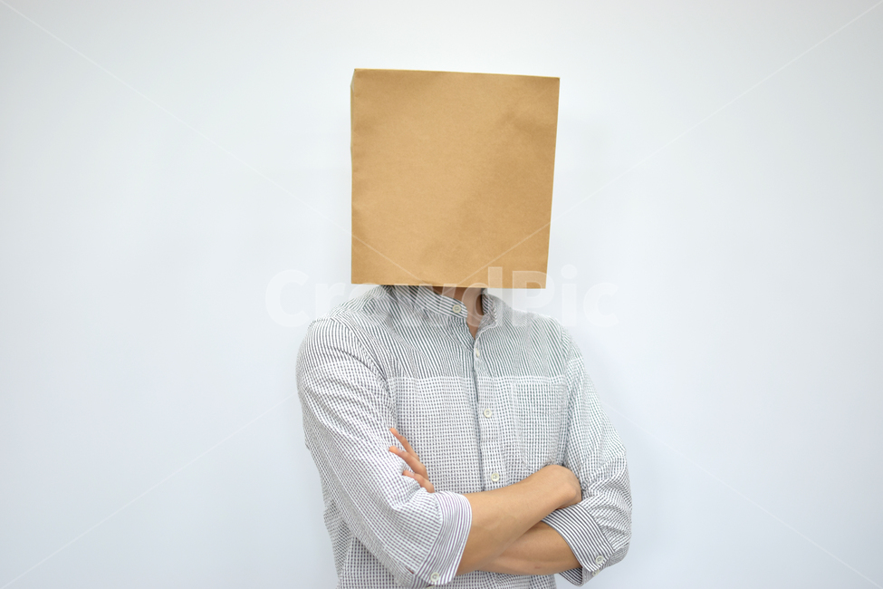 상자,종이,쇼핑백,얼굴,표정,제스처,모션,옷,남자,남성,사업,비즈니스,비지니스,소셜,왕따,친구,상사,직장,사회,종이얼굴,표현,의사소통,기업,국민,스트레스,손,팔,사람,인물,인간,human,person,연출,컨셉,콘셉,direction,concept
