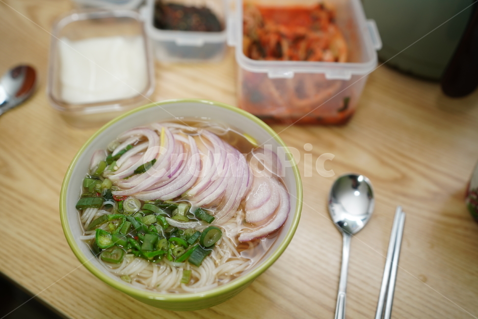 국수,쌀국수,음식,푸드,면요리,요리,사발,양파,식사,간식,spoon,food,음식,식재료,요리,food,cook,meal,dishes,food reserves