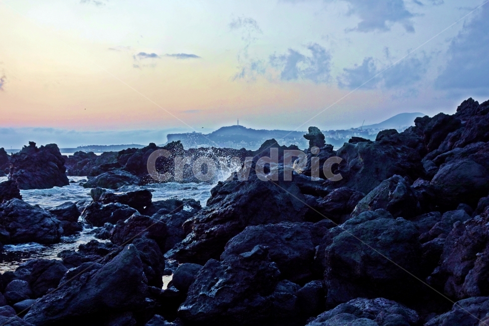 tide,Jeju,jeju island,Jeju Island Travel,wave,rock,cloud,beautiful,amazing,At sunset,basalt,Coast,Beach,view,same,white,grandeur,Jeju travel,Near Socheonji Pond,sight,Mystery,majesty,sky,nature,black,View,Red,ocean,painting,sunset,waterfront,travel