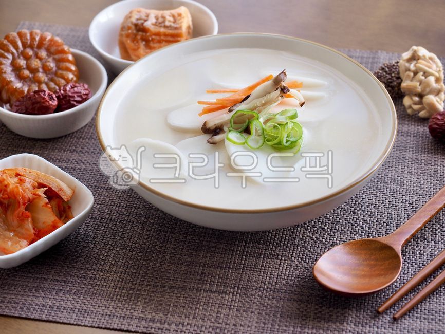 Lunar New Year Photo Contest,soup,asianfood,koreanculture,green onion,Korean traditional food,vegetable,holiday,wave,newyear,white,wellbeing,Korean food,Wellbeing food,Asian food,Lunar New Year food,tteokguk,new year,koreanfood,foodculture,Rice cake,holid
