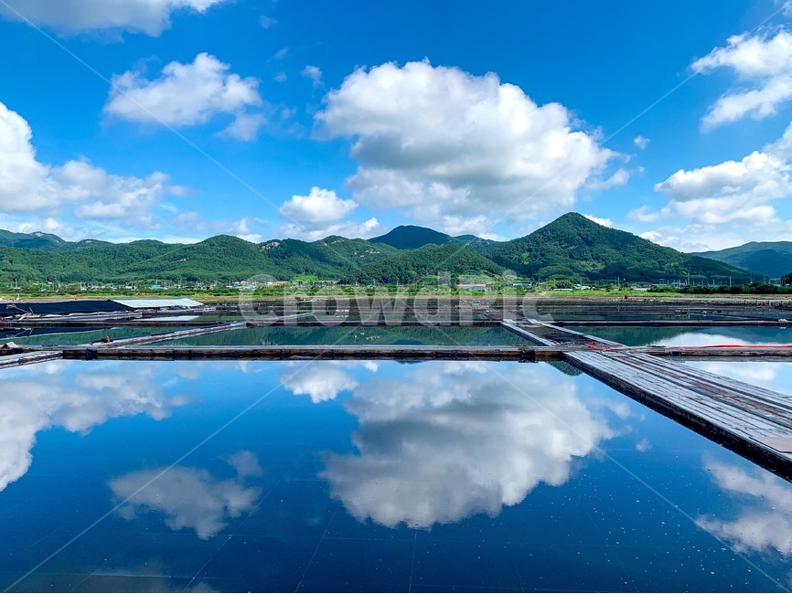 구름,반영,염전,cloud,풍경,하늘,산,mountain,scenery
