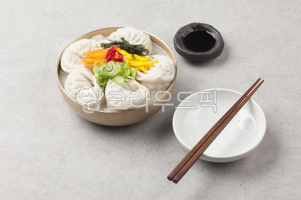 Tteokguk,tteokmanduguk,manduguk,mandu,garaetteok,gomyeong,seol food,holiday food,seolnal food,cooking