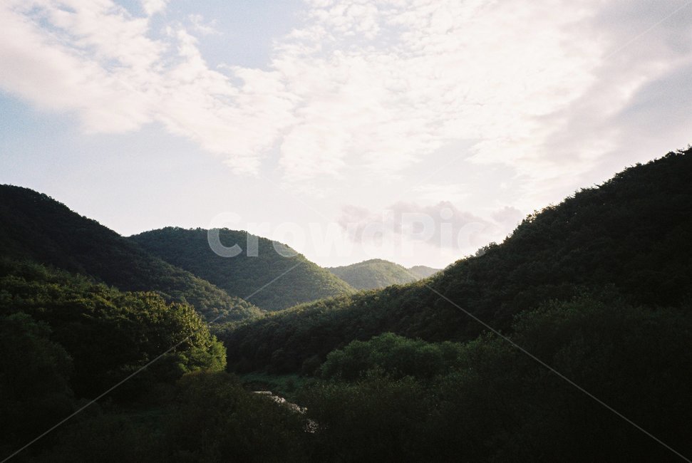 산,자연,하늘,구름,감성,색감,nature,outdoors,옥외,hill,언덕,countryside,푸른하늘,파란하늘,나무,자연,풍경,nature,landscape
