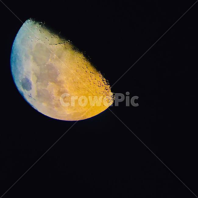 달,밤,투톤,반달,몽환,자연,풍경,nature,landscape,야경,밤,nightscape,night,outer space,대기권 밖,astronomy,천문학,moon,outdoors,옥외,universe,우주,space