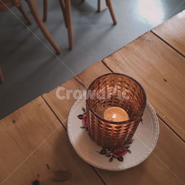 wood,나무,pottery,도기류,saucer,받침접시,hardwood,견목,candle,candlelight,캔들,촛불