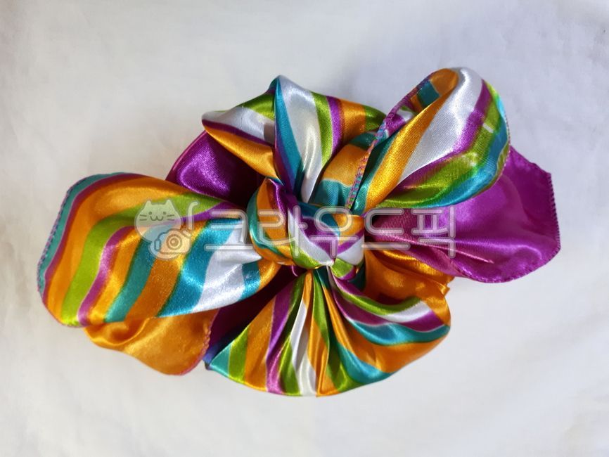 gift,folk art,Ribbon shape,pattern,koreanculture,wrapper,Thanksgiving,holiday,traditional colors,tie,traditional design,tradition,bundle,Chuseok,new year,silk,Gift wrap,texture,ribbon,packaging,our culture,Saekdong,korea,our country,Traditional colors,fab