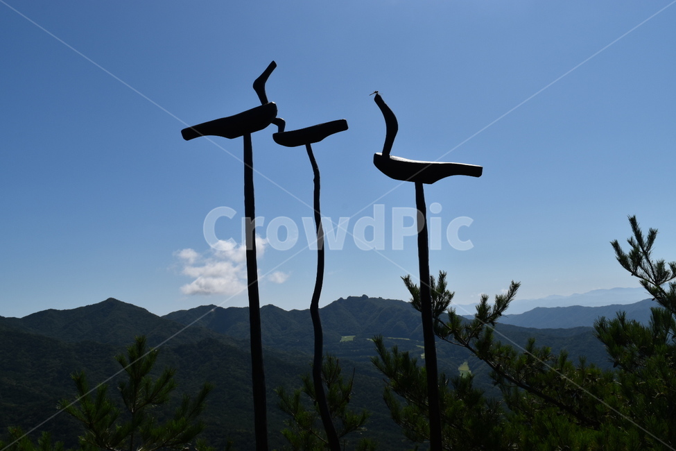 솟대,하늘,모양,구름,풍경,동물,조각상,동상,석상,조형물,statue,bronze statue,stone statue