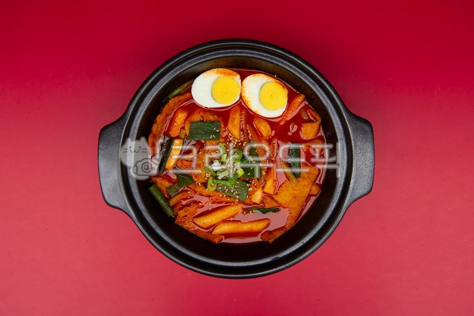 떡볶이,국물떡볶이,달걀,계란,파,음식,분식,메뉴,삶은달걀,삶은계란,메뉴판,식당,밀키트,접시,식사,bowl,그릇,배달음식