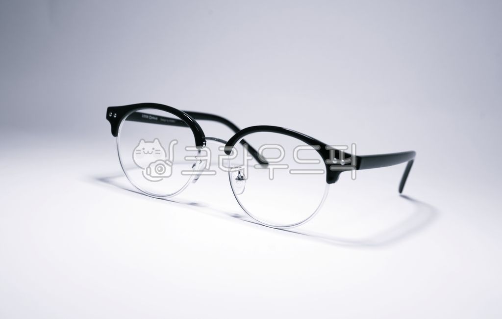 안경,안경테,패션,코디,뿔테안경,glasses,frames,fashions,stylists,accessory